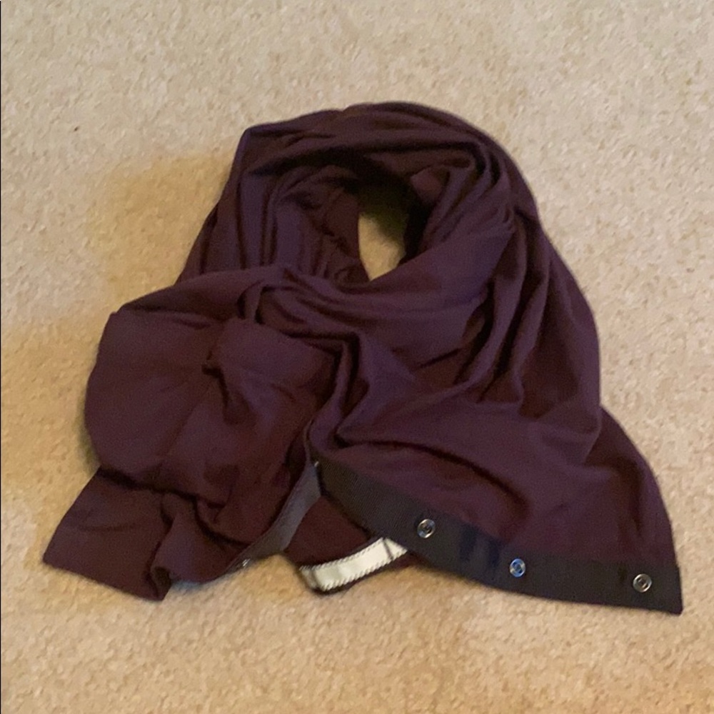 Lululemon Vinyasa scarf- black cherry